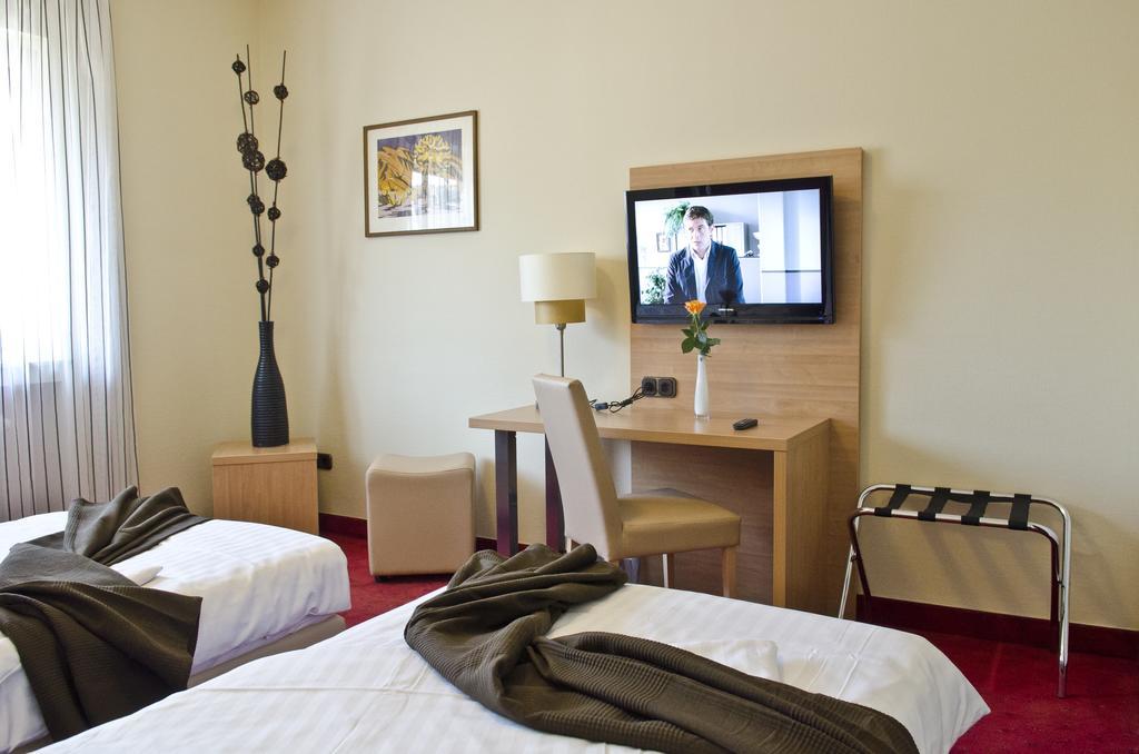 Hotel Paffhausen Wirges Exteriör bild